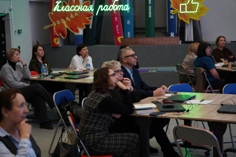 Команда руководителей изучила практики управления образовательными системами