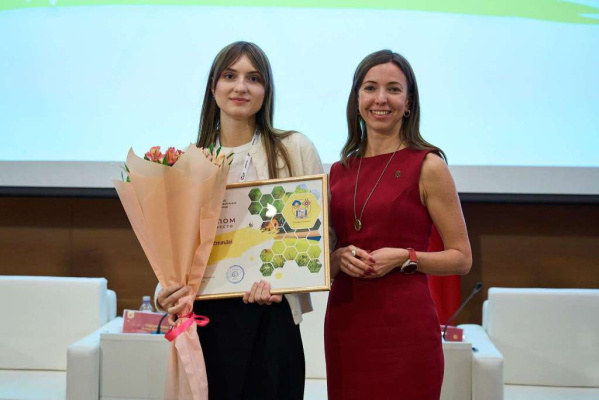 Учитель школы № 39 г. Хабаровска при поддержке ХК ИРО заняла второе место на всероссийском конкурсе грантов