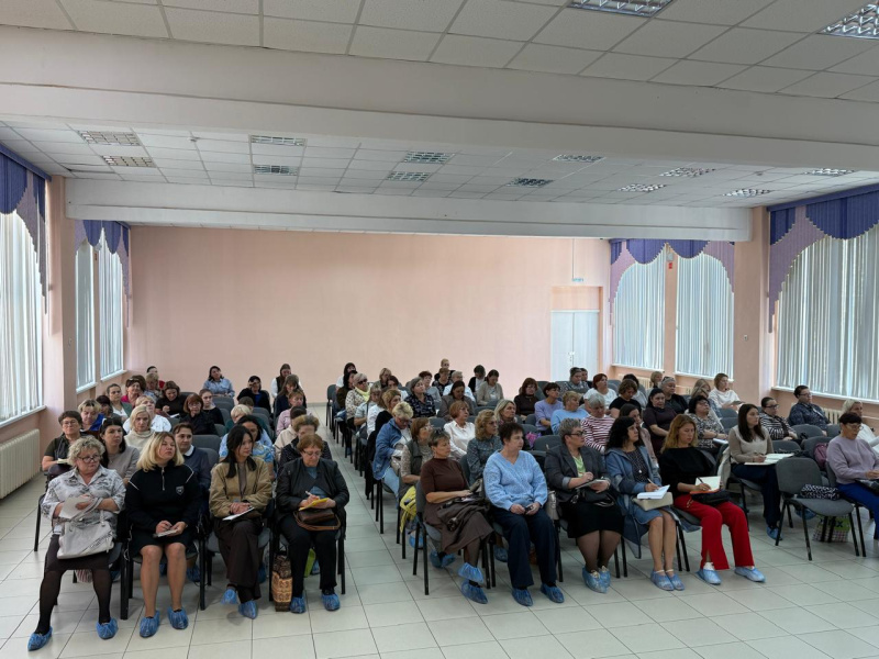 Совещание по вопросам аттестации педагогических кадров провели сотрудники ХК ИРО на базе школы №1 имени Героя Советского Союза В.П. Чкалова